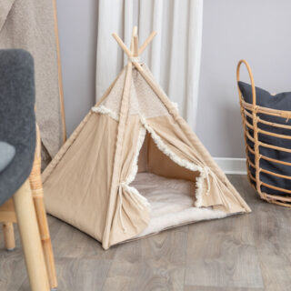 kattenhuis tipi in woonkamer