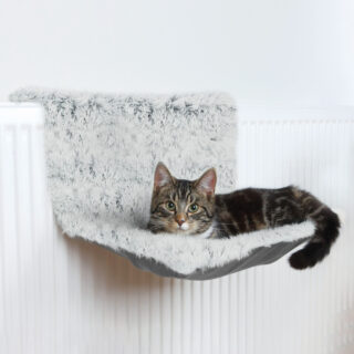 radiator hangmat met langharig pluche met kat erin