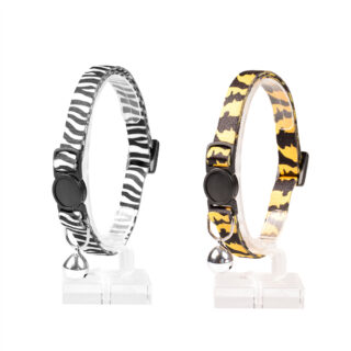 twee kattenhalsband waarvan één met zebraprint en één met luipaardprint